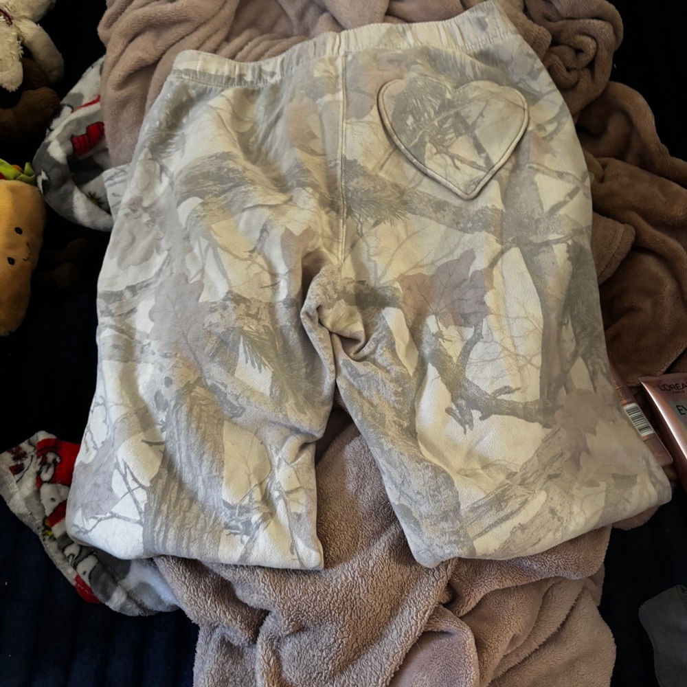 Cute hollister camo-heart sweatpants